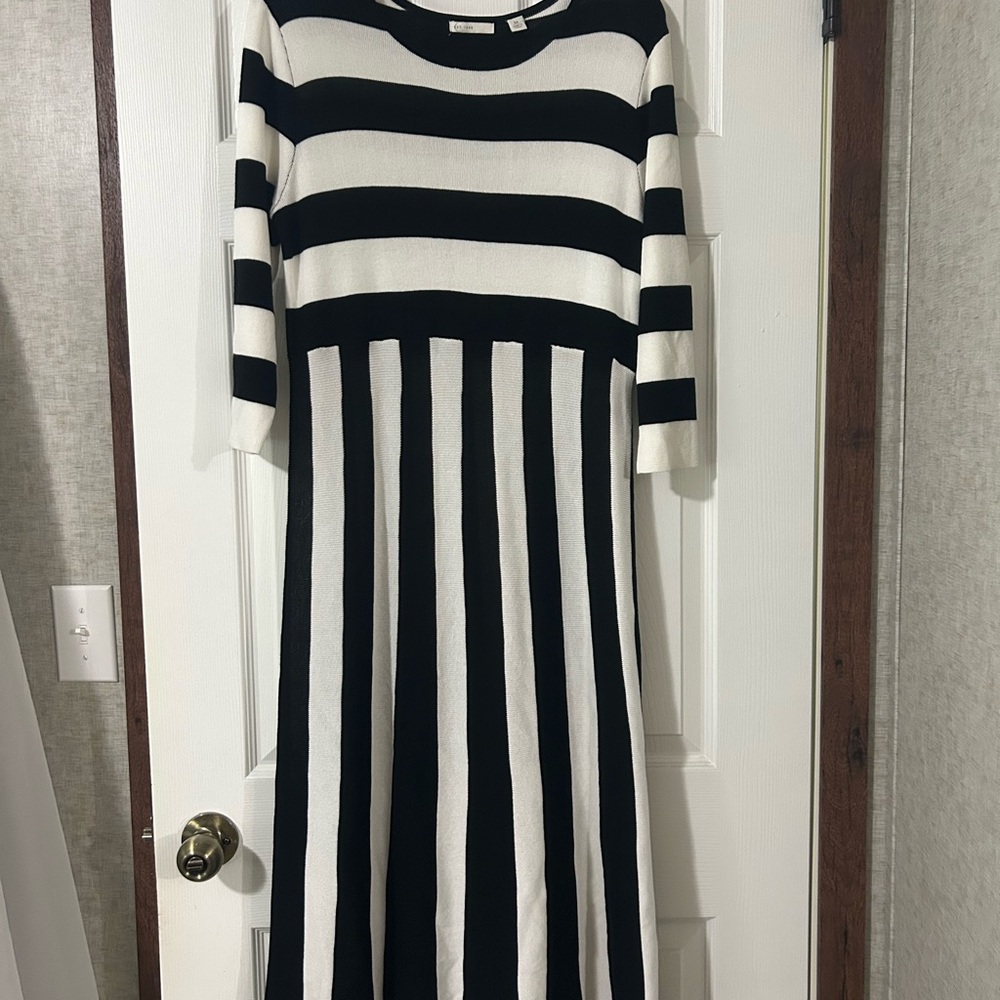 ‼️SOLD‼️ Women’s Modest Dress M